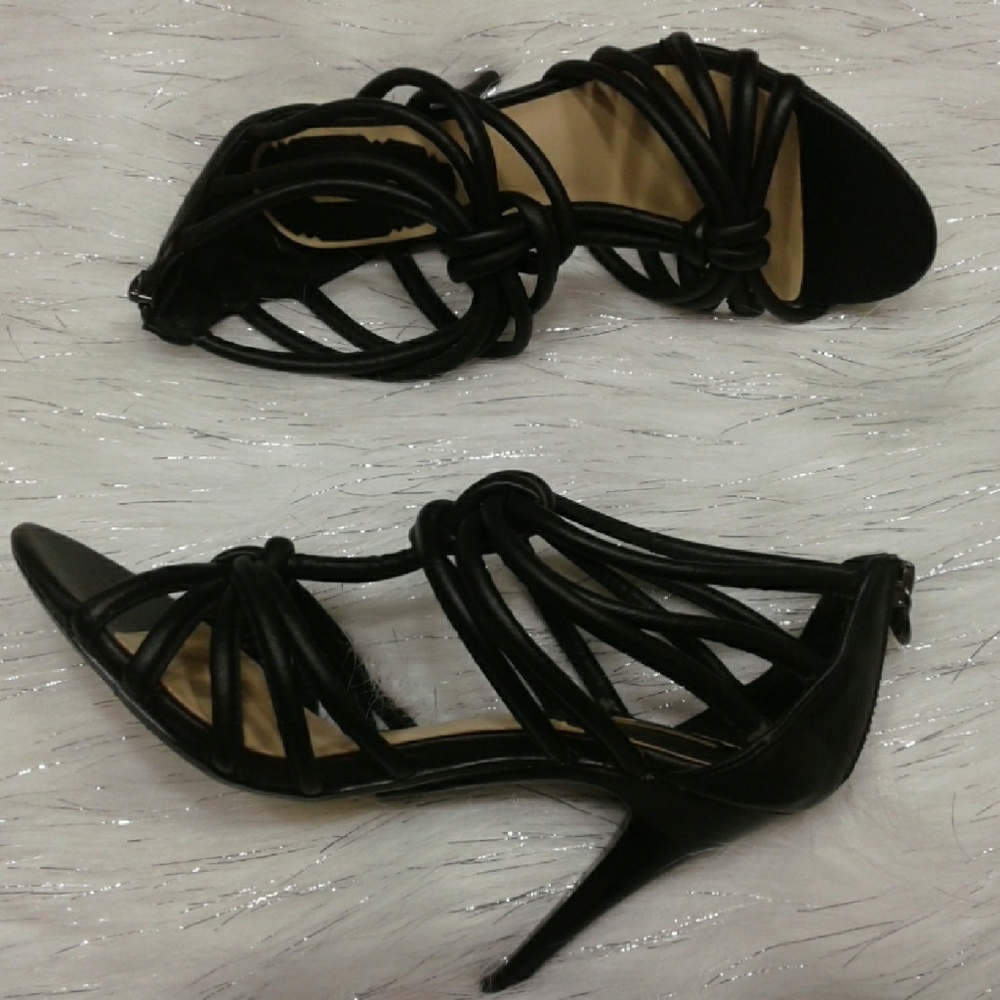 Max Studio Evenly heel size 6 1/2 M